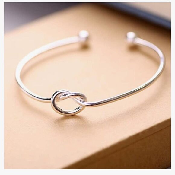 ⭐️Love Hearth Knot Cuff Silver Tone Fashion Bangle⭐️ - Picture 4 of 4